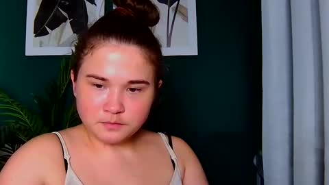 Snapshot of isabellcharm chatting on 10-12-25, 03:00 Isabell online show from 10-12-25, 03:00