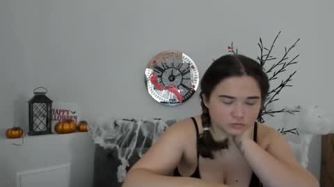 Snapshot of isabellcharm chatting on 10-27-25, 08:29 Isabell online show from 10-27-25, 08:29