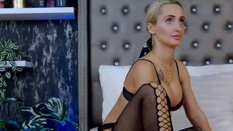 IsabelleEthan online show from 02-25-25, 09:20