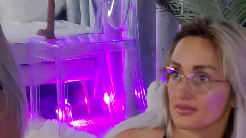 IsabelleEthan online show from 06-10-26, 01:39