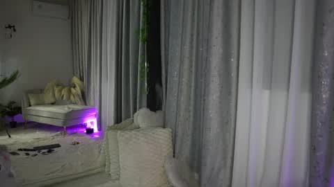 Snapshot of isabelleethan chatting on 07-31-26, 01:05 IsabelleEthan online show from 07-31-26, 01:05