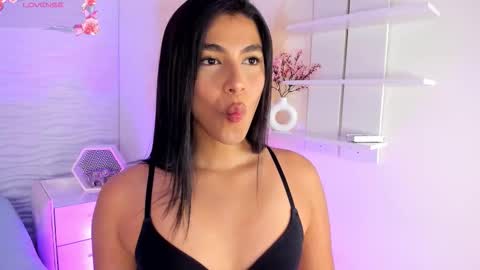 Snapshot of isabellefoxx chatting on 03-20-26, 10:47 Isa online show from 03-20-26, 10:47