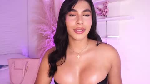 Snapshot of isabellefoxx chatting on 07-10-26, 05:01 Isa online show from 07-10-26, 05:01