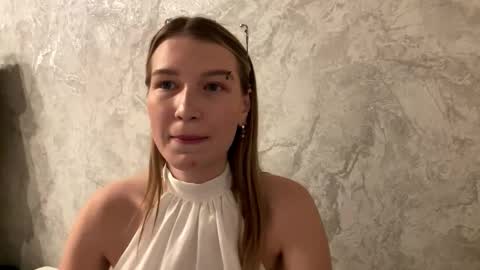 Snapshot of isabellekropidlowski chatting on 10-09-25, 02:37 Im Olivia online show from 10-09-25, 02:37