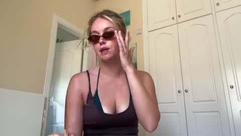 isabellesings online show from 08-09-26, 02:11
