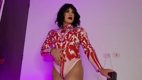 Isabella Hilton online show from 09-10-25, 08:31