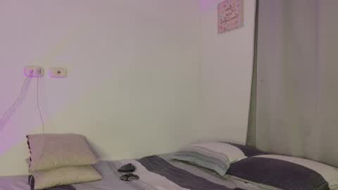 Isabella Hilton online show from 12-02-25, 08:37