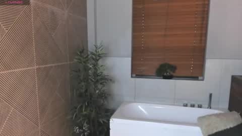 I S A  S AN D E R S  online show from 10-19-25, 07:47