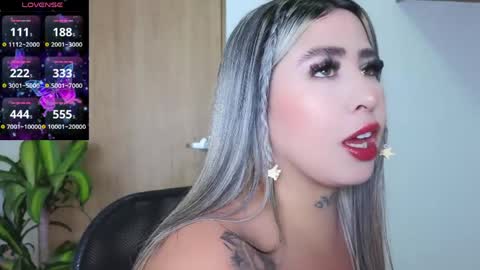 Snapshot of isasexyxxx1 chatting on 05-20-26, 11:44 isasexyxxx1 online show from 05-20-26, 11:44