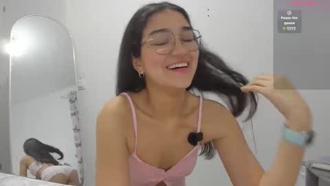 Snapshot of isasuarezzzz chatting on 04-21-26, 07:06 Isa Suarez online show from 04-21-26, 07:06