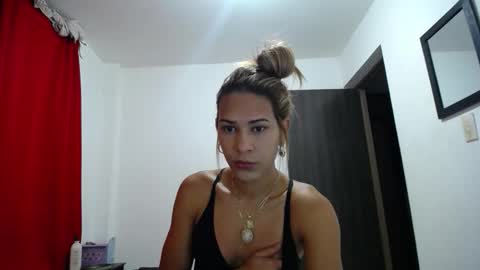 Snapshot of isaura_latina chatting on 10-31-25, 07:09 Idara Trovo online show from 10-31-25, 07:09