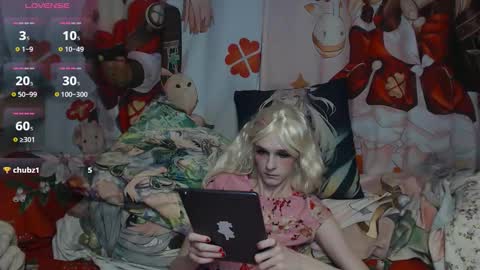 Snapshot of iselestias chatting on 09-08-25, 09:14 Sele online show from 09-08-25, 09:14