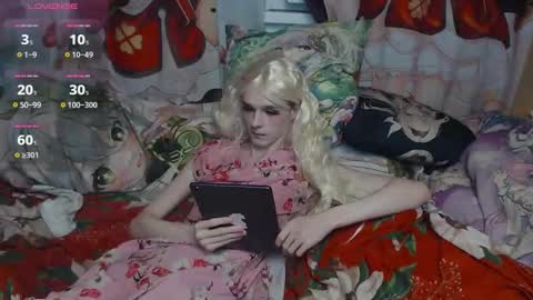 Snapshot of iselestias chatting on 09-09-25, 10:09 Sele online show from 09-09-25, 10:09