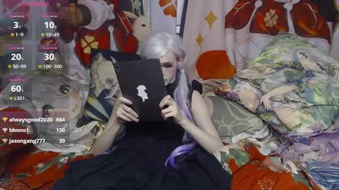 Snapshot of iselestias chatting on 09-12-25, 10:10 Sele online show from 09-12-25, 10:10