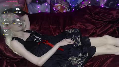 Snapshot of iselestias chatting on 10-06-25, 10:51 Sele online show from 10-06-25, 10:51