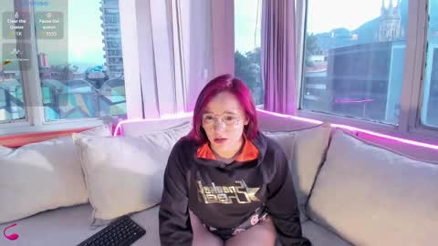 Isis  lohan online show from 09-17-25, 11:34
