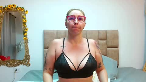 isisduzan online show from 02-12-25, 09:31