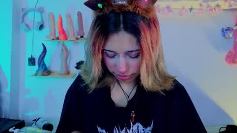 Isisjones18 online show from 12-14-25, 07:40