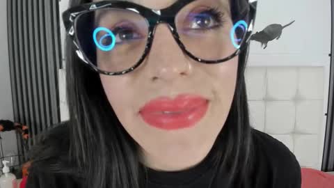 Snapshot of isisnoir chatting on 10-30-25, 07:14 Isis Noir online show from 10-30-25, 07:14