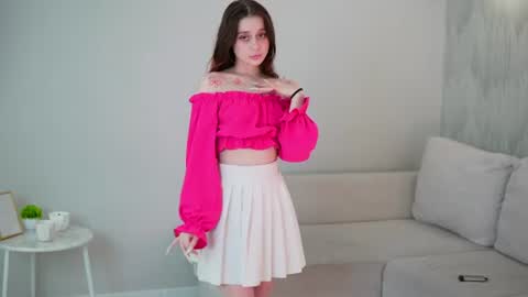 Snapshot of isisschwendinger chatting on 06-15-26, 02:47 Linet online show from 06-15-26, 02:47
