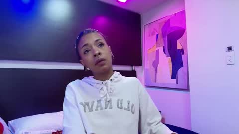 Snapshot of isla_stoones chatting on 10-18-25, 12:39 isla stoones online show from 10-18-25, 12:39