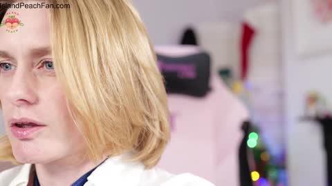 Snapshot of island_peach chatting on 12-20-25, 03:08 Lou Peaches online show from 12-20-25, 03:08