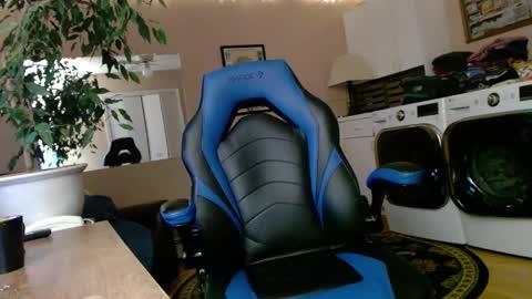 Snapshot of islandguy70 chatting on 12-11-24, 07:42 Jim online show from 12-11-24, 07:42