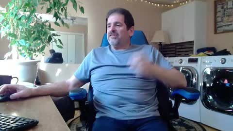 Snapshot of islandguy70 chatting on 12-26-24, 04:58 Jim online show from 12-26-24, 04:58