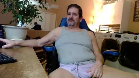 Snapshot of islandguy70 chatting on 12-31-24, 09:31 Jim online show from 12-31-24, 09:31