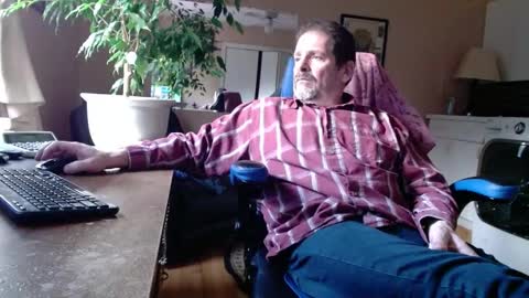 Snapshot of islandguy70 chatting on 01-03-25, 08:32 Jim online show from 01-03-25, 08:32