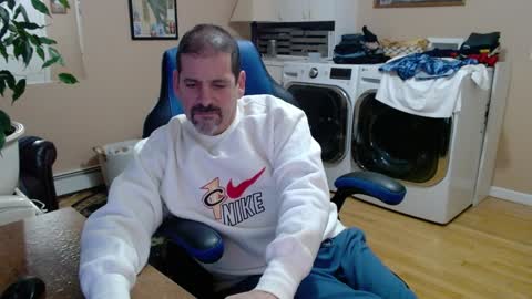 Snapshot of islandguy70 chatting on 02-08-25, 11:33 Jim online show from 02-08-25, 11:33