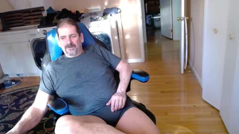 Snapshot of islandguy70 chatting on 02-14-25, 09:21 Jim online show from 02-14-25, 09:21