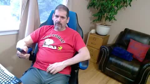 Snapshot of islandguy70 chatting on 02-16-25, 12:32 Jim online show from 02-16-25, 12:32