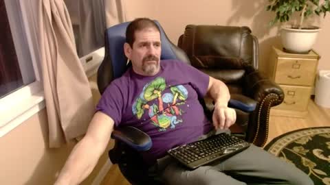 Snapshot of islandguy70 chatting on 02-24-25, 10:58 Jim online show from 02-24-25, 10:58