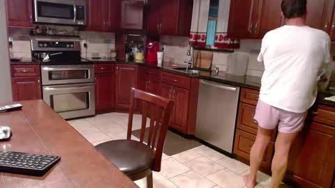 Snapshot of islandguy70 chatting on 09-10-25, 08:03 Jim online show from 09-10-25, 08:03