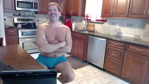 Snapshot of islandguy70 chatting on 09-10-25, 09:15 Jim online show from 09-10-25, 09:15