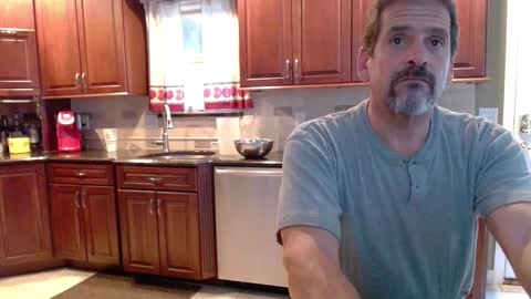 Snapshot of islandguy70 chatting on 09-25-25, 09:40 Jim online show from 09-25-25, 09:40