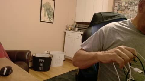 Snapshot of islandguy70 chatting on 10-03-25, 09:50 Jim online show from 10-03-25, 09:50