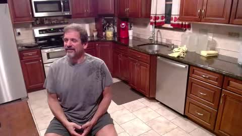 Snapshot of islandguy70 chatting on 10-10-25, 10:53 Jim online show from 10-10-25, 10:53