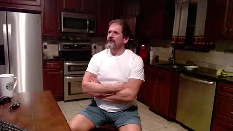 Snapshot of islandguy70 chatting on 10-15-25, 10:43 Jim online show from 10-15-25, 10:43