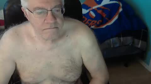 Snapshot of islesman22 chatting on 09-21-25, 11:12 islesman22 online show from 09-21-25, 11:12