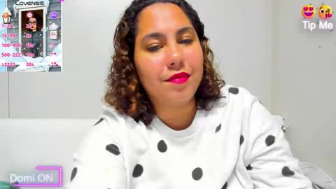 Snapshot of isobel_adams20 chatting on 01-06-25, 11:52 Isobel Adams online show from 01-06-25, 11:52