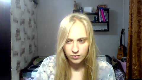 Snapshot of isolli chatting on 06-16-26, 02:41 Olli online show from 06-16-26, 02:41