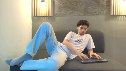 Snapshot of israel_gray chatting on 10-15-25, 07:25 Israel online show from 10-15-25, 07:25