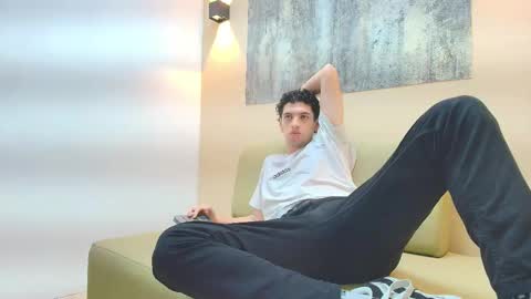 Snapshot of israel_gray chatting on 10-23-25, 07:34 Israel online show from 10-23-25, 07:34