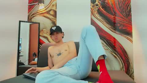 Snapshot of israel_gray chatting on 10-24-25, 08:16 Israel online show from 10-24-25, 08:16