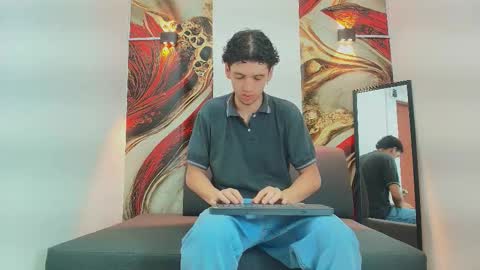 Snapshot of israel_gray chatting on 10-25-25, 09:20 Israel online show from 10-25-25, 09:20