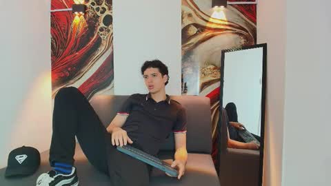 Snapshot of israel_gray chatting on 11-01-25, 07:27 Israel online show from 11-01-25, 07:27