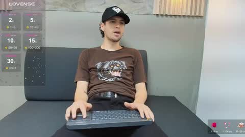 Snapshot of israel_gray chatting on 11-11-25, 12:38 Israel online show from 11-11-25, 12:38