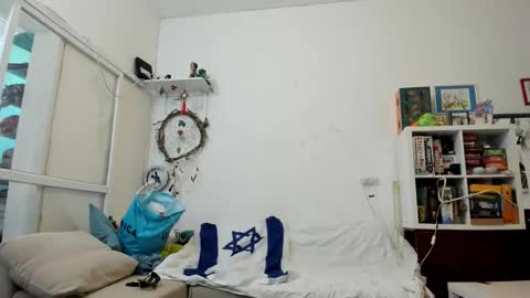 Snapshot of israelymilf chatting on 10-05-25, 05:17 Marta online show from 10-05-25, 05:17